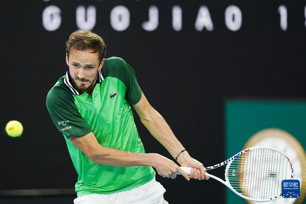 他会把球提 他会把球提